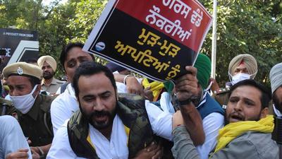 Chandigarh Police stop AAP leaders as they try to march towards residence of Punjab CM Charanjit Singh Channi in Sector 4, Chandigarh, on Saturday. (Ravi Kumar/HT)