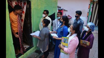 Thane Municipal Corporation officials conduct door-to-door survey to carry out as much vaccination against Covid as possible. (PRAFUL GANGURDE/HT PHOTO) Thane Municipal Corporation officials conduct door-to-door survey to carry out as much vaccination against Covid as possible. (PRAFUL GANGURDE/HT PHOTO)