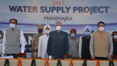 UT administrator Banwarilal Purohit during the foundation stone laying ceremony of 24x7 water supply project at Manimajra in Chandigarh on Saturday. (Sant Arora/HT) UT administrator Banwarilal Purohit during the foundation stone laying ceremony of 24x7 water supply project at Manimajra in Chandigarh on Saturday. (Sant Arora/HT)