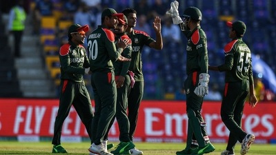 Bangladesh's crickets celebrates after the dismissal of England's Jos Buttler (not pictured) during the ICC men�s Twenty20 World Cup cricket match between England and Bangladesh at the Sheikh Zayed Cricket Stadium in Abu Dhabi on October 27, 2021. (Photo by INDRANIL MUKHERJEE / AFP) (AFP) Bangladesh's crickets celebrates after the dismissal of England's Jos Buttler (not pictured) during the ICC men�s Twenty20 World Cup cricket match between England and Bangladesh at the Sheikh Zayed Cricket Stadium in Abu Dhabi on October 27, 2021. (Photo by INDRANIL MUKHERJEE / AFP) (AFP)