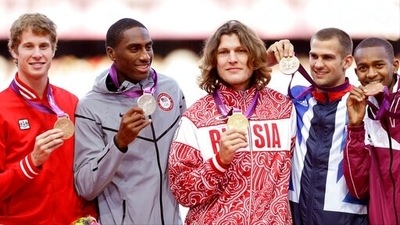 FILE - Medalists in the men's high jump, from left, Canada's Derek Drouin, bronze, United States' Erik Kynard, silver, Russia's Ivan Ukhov, gold, Britain's Robert Grabarz , bronze, and Qatar's Mutaz Essa Barshim, bronze, pose for the media during the athletics in the Olympic Stadium at the 2012 Summer Olympics, London. (AP)