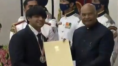 Neeraj Chopra receives the Major Dhyan Chand Khel Ratna award. (Twitter/rashtrapatibhvn) Neeraj Chopra receives the Major Dhyan Chand Khel Ratna award. (Twitter/rashtrapatibhvn)