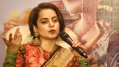 Kangana Ranaut on Saturday offered to return her Padma Shri if her questions are answered. Kangana Ranaut on Saturday offered to return her Padma Shri if her questions are answered. 