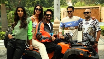 Ayushmann and Vaani were joined by director Abhishek Kapoor along with producers Pragya Kapoor and Abhishek Nayyar. Ayushmann and Vaani were joined by director Abhishek Kapoor along with producers Pragya Kapoor and Abhishek Nayyar.