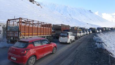 Vehicles move along Srinagar-Leh highway, near Drass, in Kargil, Ladakh, on Saturday. Many regions in Jammu and Kashmir are witnessing sub-zero temperatures and fog in morning. (Waseem Andrabi/HT) Vehicles move along Srinagar-Leh highway, near Drass, in Kargil, Ladakh, on Saturday. Many regions in Jammu and Kashmir are witnessing sub-zero temperatures and fog in morning. (Waseem Andrabi/HT)