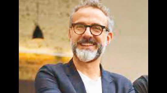 Torno Subito di Massimo Bottura ha provato a rompere il tiramisù ma gli è stato detto che non era la cosa reale