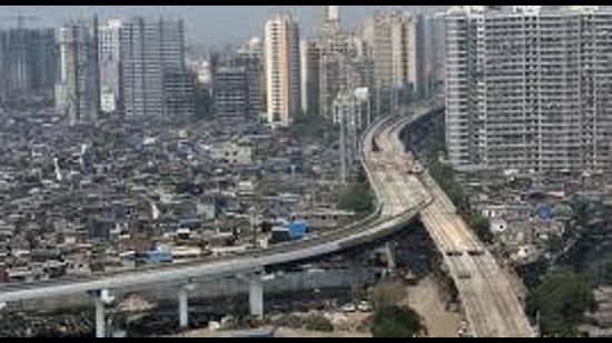 Security has been increased at railway stations and other installations across Mumbai after the Railway Police on Saturday received a phone call informing about a possible bomb attack in the city. (HT PHOTO.)