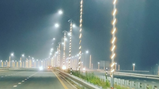 The Purvanchal Expressway is one of the biggest infrastructure projects in Uttar Pradesh.(Twitter/@upeidaofficial)