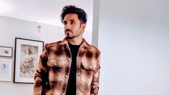 Vir Das opened up about a bunch of odd jobs he had taken up in Chicago.