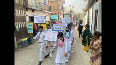 School students from Ludhiana participating in a rally to encourage residents to vote in the 2022 Punjab Assembly elections. (HT Photo)