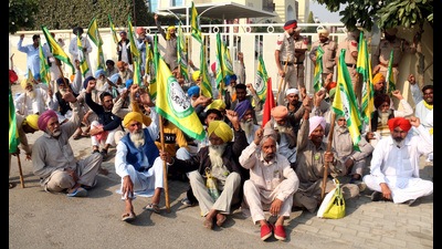 Bhartiya Kisan Union (Ekta Ugrahan) activists staging a protest outside a resort where a BJP function was scheduled to take place, in Bathinda on Sunday. (Sanjeev Kumar/HT)