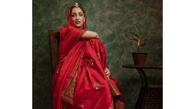 yami gautam wedding dress designer Yami Gautam recently opened up about a memorable moment from her wedding. She shared that a Bollywood designer once turned her down, saying a lehenga wouldn't suit her. Instead of letting it