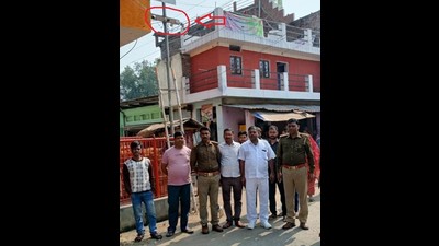 A CCTV camera installed by Prayagraj police to control burglaries. (HT photo) A CCTV camera installed by Prayagraj police to control burglaries. (HT photo)