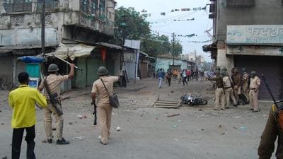 Earlier on Friday, protest rallies turned violent in Nanded, Malegaon and Amravati with mobs pelting stones at police vans and two police personnel sustaining injuries at Deglur naka and Shivaji nagar. Protestors were also seen torching shops and police vehicles in Malegaon and Amravati, following which the riot squad was called in to quell the protests. (HT PHOTO)