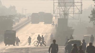 The notification puts on hold all construction and demolition projects till November 17, and shuts all educational institutions till November 20, in view of the hazardous levels of air pollution in the national capital. (Sanchit Khanna/HT) The notification puts on hold all construction and demolition projects till November 17, and shuts all educational institutions till November 20, in view of the hazardous levels of air pollution in the national capital. (Sanchit Khanna/HT)