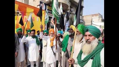 A large number of farmers staged a protest forcing deputy chief minister OP Soni to cancel his events at Jaito. (HT Photo) A large number of farmers staged a protest forcing deputy chief minister OP Soni to cancel his events at Jaito. (HT Photo)
