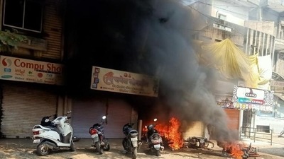 Protest marches turned violent in Amravati on Saturday. (HT PHOTO)