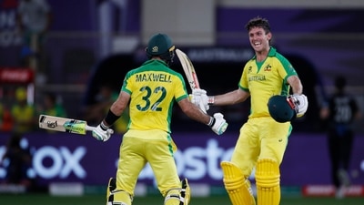 Cricket - ICC Men's T20 World Cup Final - New Zealand v Australia- Dubai International Cricket Stadium, Dubai, United Arab Emirates - November 14, 2021 Australia's Mitchell Marsh and Glenn Maxwell celebrate winning the ICC Men's T20 World Cup REUTERS/Hamad I Mohammed (REUTERS)