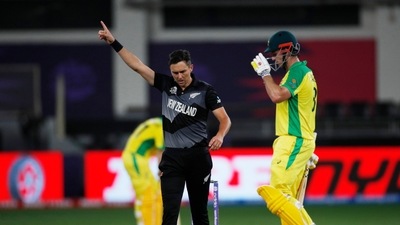Cricket - ICC Men's T20 World Cup Final - New Zealand v Australia- Dubai International Cricket Stadium, Dubai, United Arab Emirates - November 14, 2021 New Zealand's Trent Boult celebrates after taking the wicket of Australia's David Warner REUTERS/Hamad I Mohammed (REUTERS)
