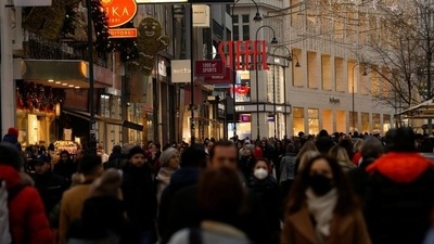 People walk down a pedestrian zone amidst the coronavirus disease (COVID-19) outbreak, as Austria's government considers imposing a lockdown for people who are not fully vaccinated. (Reuters)
