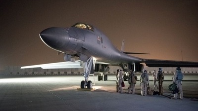 A US Air Force B-1B Lancer and crew, being deployed to launch strike as part of the multinational response to Syria's use of chemical weapons. (Reuters / File)
