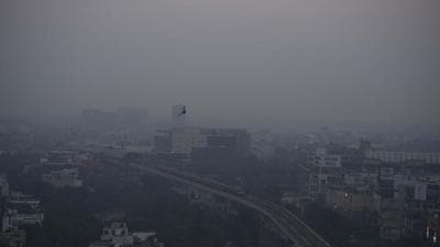 Doctors have warned that even short-term exposure to such polluted air may cause irreversible damage to critical organs of even healthy individuals. (Parveen Kumar/HT)