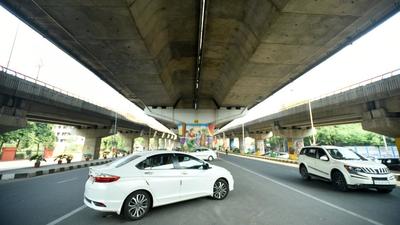 Noida, India - November 14, 2021: A view of Noida elevated road, in Noida, India, on Sunday, November 14, 2021. (Photo by Sunil Ghosh / Hindustan Times) Noida, India - November 14, 2021: A view of Noida elevated road, in Noida, India, on Sunday, November 14, 2021. (Photo by Sunil Ghosh / Hindustan Times)