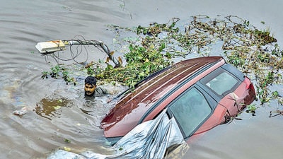 The IMD sounded a red alert in Idukki, Ernakulam and Thrissur, and orange alert in Thiruvananthapuram, Kollam, Pathanamthitta, Alapzuha, Kottayam. (AP) The IMD sounded a red alert in Idukki, Ernakulam and Thrissur, and orange alert in Thiruvananthapuram, Kollam, Pathanamthitta, Alapzuha, Kottayam. (AP)