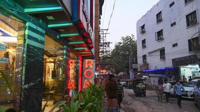 Peppered with multiple outlets engaging with tourist affairs -- like hotels, money changers, travel operators, restaurants or handicrafts shops -- the market in Paharganj used to be a go-to place for foreign tourists prior to the pandemic. It wears deserted look now. (Raj K Raj/HT) Peppered with multiple outlets engaging with tourist affairs -- like hotels, money changers, travel operators, restaurants or handicrafts shops -- the market in Paharganj used to be a go-to place for foreign tourists prior to the pandemic. It wears deserted look now. (Raj K Raj/HT)