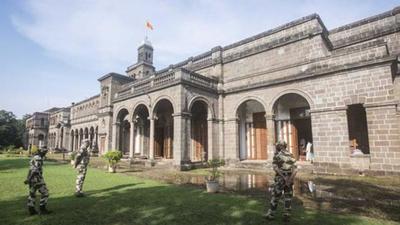 Taking serious cognisance of PhD and MPhil students being overcharged in terms of fees, the Savitribai Phule Pune University (SPPU) has strictly instructed all its affiliated research centres not to overcharge students or else, be closed down as punitive action. (HT Photo)