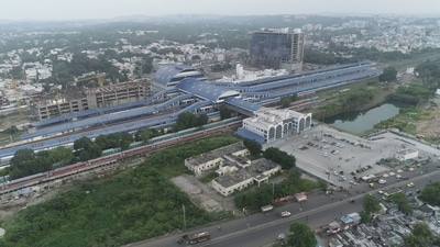 Touted by the Railways as the first world-class railway station in Madhya Pradesh, Rani Kamlapati Railway Station has been designed as a green building. Touted by the Railways as the first world-class railway station in Madhya Pradesh, Rani Kamlapati Railway Station has been designed as a green building.