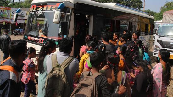 Commuters rush for seat in a private bus following strike by MSRTC staff, in Pune on November 11. (HT PHOTO)