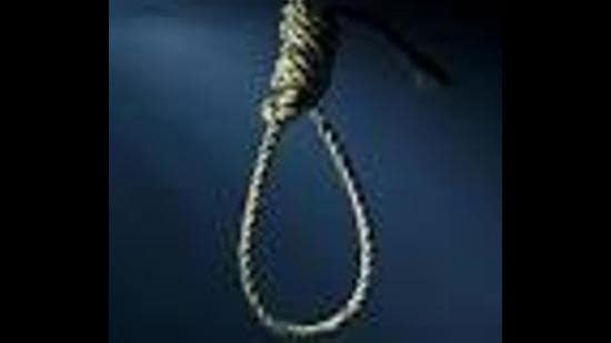 Neighbours say the labourer was a habitual drinker, which led to frequent quarrels between the couple, and culminated in them ending their lives after a verbal spat. (Representative Image/HT File)