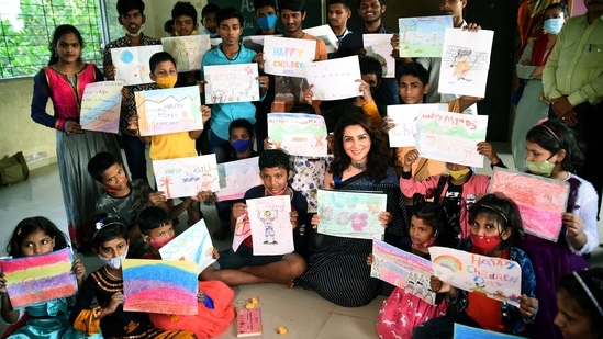 Bollywood actor Tisca Chopra celebrates Children's Day with kids of Salaam Baalak Trust during the launch of Happy Minds initiative by Azafran on the eve of Children's Day at Andheri, Mumbai.(ANI)