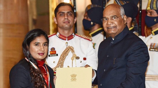 President Ram Nath Kovind presents the Major Dhyan Chand Khel Ratna Award, 2021 to Mithali Raj for Cricket, at Rashtrapati Bhavan, in New Delhi, Nov. 13, 2021.(PTI) President Ram Nath Kovind presents the Major Dhyan Chand Khel Ratna Award, 2021 to Mithali Raj for Cricket, at Rashtrapati Bhavan, in New Delhi, Nov. 13, 2021.(PTI)