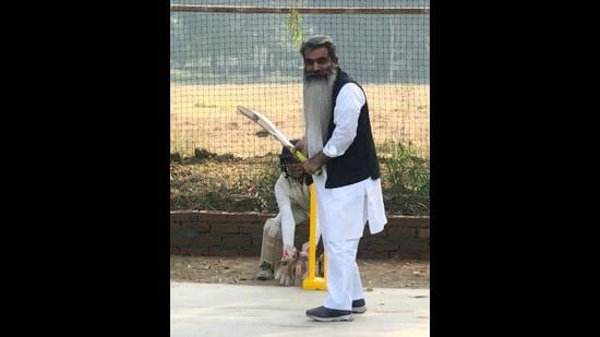 Cabinet minister Bharat Bhushan Ashu takes the pitch at the new cricket centre at SCD Government College in Ludhiana. (HT photo)
