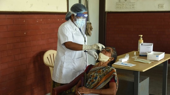 In the last 24 hours, only 12 individuals were found to have tested positive for Covid-19 after samples of more than 1.58 lakh people were tested in Uttar Pradesh. (BACHCHAN KUMAR/HT FILE PHOTO)