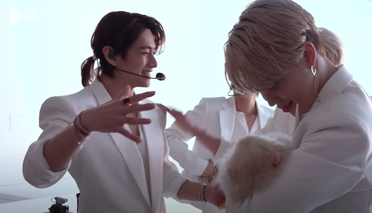 BTS V compares his dog with a Godzilla.&nbsp;