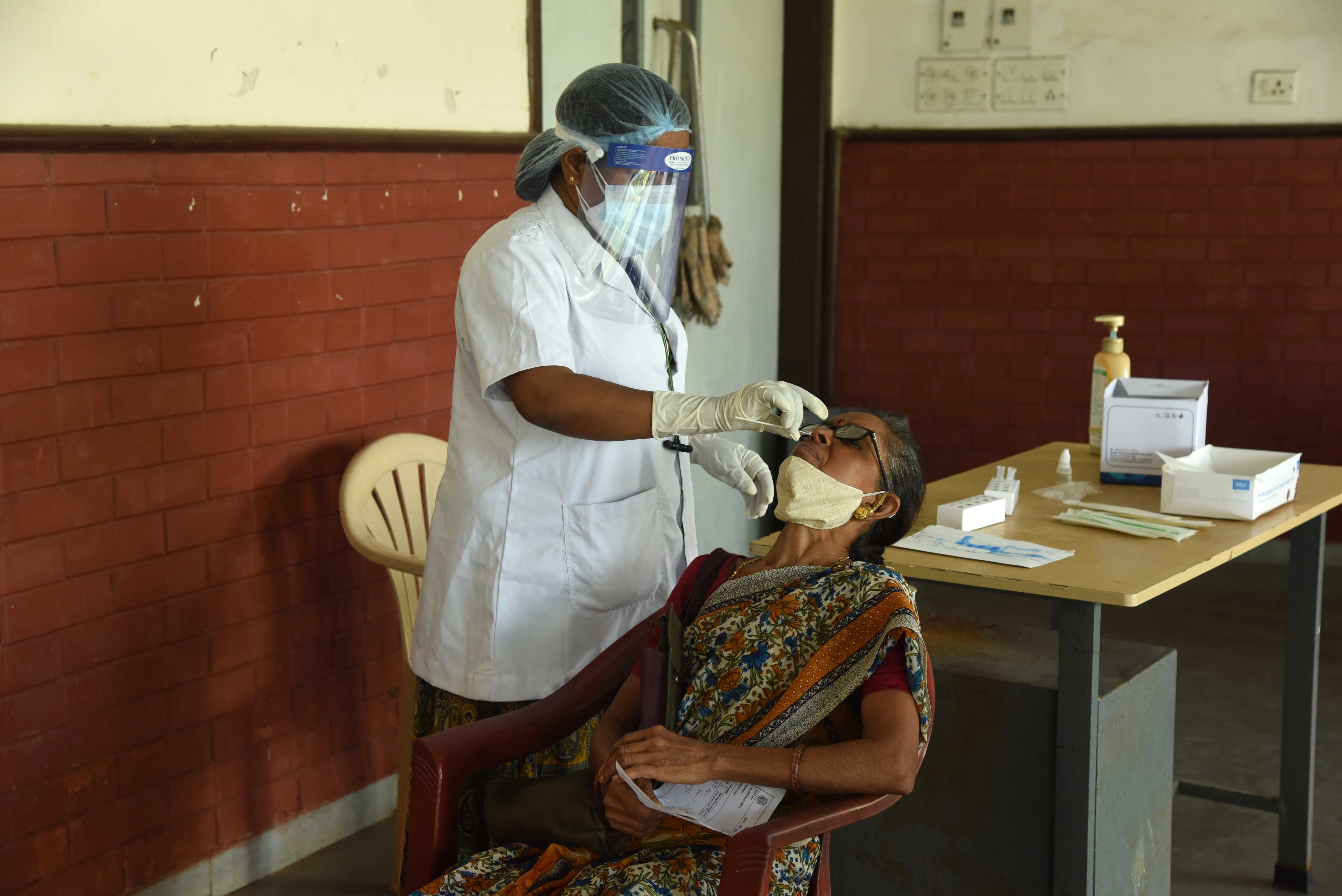In the last 24 hours, only 12 individuals were found to have tested positive for Covid-19 after samples of more than 1.58 lakh people were tested in Uttar Pradesh. (BACHCHAN KUMAR/HT FILE PHOTO)