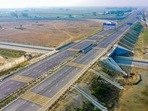 The Purvanchal Expressway will open new doors for development in eastern Uttar Pradesh and will act as a key role as a corridor to connect Bihar to Delhi.(Twitter / @UPEIDA) The Purvanchal Expressway will open new doors for development in eastern Uttar Pradesh and will act as a key role as a corridor to connect Bihar to Delhi.(Twitter / @UPEIDA)