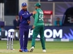 Former India T20I captain Virat Kohli greets Pakistan skipper Babar Azam in T20 World Cup 2021.(AP) Former India T20I captain Virat Kohli greets Pakistan skipper Babar Azam in T20 World Cup 2021.(AP)