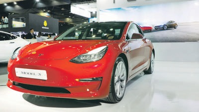 EVs do not have an engine working alongside the battery power to move a car along. It is just the electric motor drawing power from the battery to drive you along. (Bloomberg Photo/Representative use) EVs do not have an engine working alongside the battery power to move a car along. It is just the electric motor drawing power from the battery to drive you along. (Bloomberg Photo/Representative use)