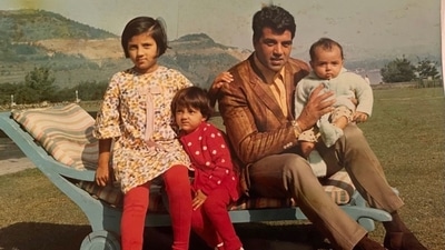 Dharmendra with son Bobby Deol and daughters Vijeta and Ajeita. Dharmendra with son Bobby Deol and daughters Vijeta and Ajeita. 