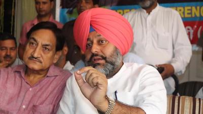 The Delhi government had failed to control pollution, Punjab industry and commerce minister Gurkirat Singh Kotli said, having arrived in the capital as chief guest at Punjab Day Function. (HT file)