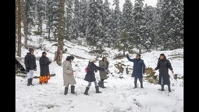 Kashmir officials said over 4.25 lakh visitors toured places in the Himalayan valley till the first week of November and the outlook for winter is also bright with advance bookings in most of the hotels. (Image for representational purpose (PTI)) Kashmir officials said over 4.25 lakh visitors toured places in the Himalayan valley till the first week of November and the outlook for winter is also bright with advance bookings in most of the hotels. (Image for representational purpose (PTI))