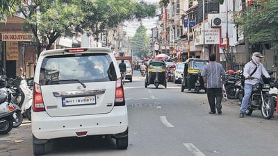 Haphazard parking near the JJ Garden in Camp typifies the parking issue residents face. (Ravindra Joshi/HT PHOTO) Haphazard parking near the JJ Garden in Camp typifies the parking issue residents face. (Ravindra Joshi/HT PHOTO)
