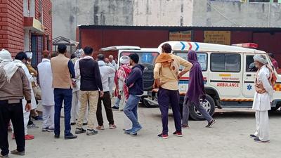 The injured being admitted to Hisar civil Hospital,while the family members of the dead wait for the bodies to be handed over to them. The accident had taken place near Jind’s Ikkas village on the intervening night of Sunday and Monday. (HT Photo)
