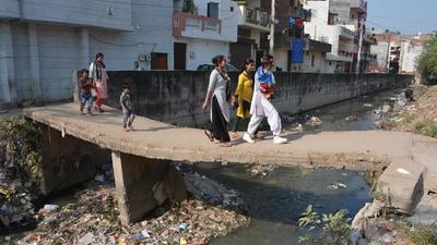 State of wards: There is an open drain that passes through Mauli Jagran, posing a health hazard, especially during monsoons. (Sant Arora/HT) State of wards: There is an open drain that passes through Mauli Jagran, posing a health hazard, especially during monsoons. (Sant Arora/HT)
