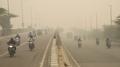 Commuters travel amidst dense smog during morning hours as pollution persists in the city, in New Delhi. (ANI) Commuters travel amidst dense smog during morning hours as pollution persists in the city, in New Delhi. (ANI)
