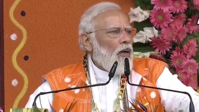 PM Narendra Modi speaks at Janjatiya Gaurav Diwas Mahasammelan in Bhopal on Monday. (ANI Twitter)